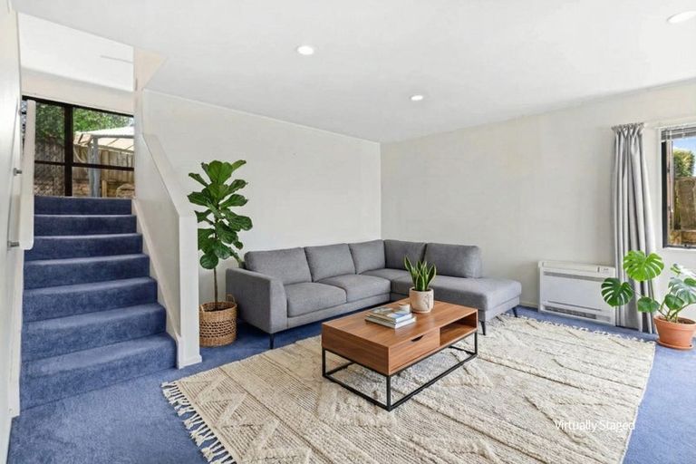 Photo of property in 8 Greenview Way, Miramar, Wellington, 6022