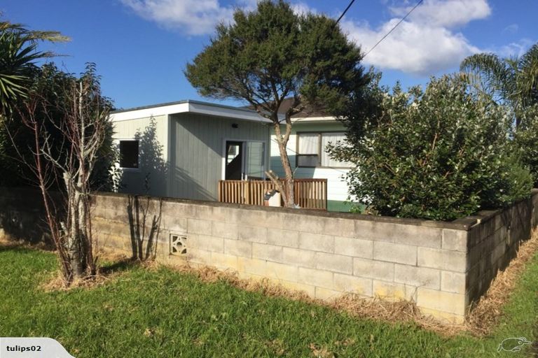 Photo of property in 9 Rewarewa Road, Te Atatu Peninsula, Auckland, 0610