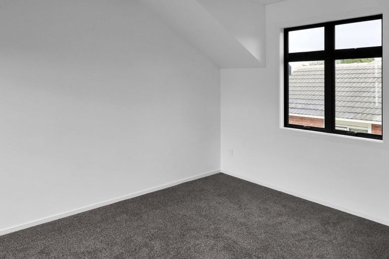 Photo of property in 1a Raymond Terrace, Fairfield, Lower Hutt, 5011