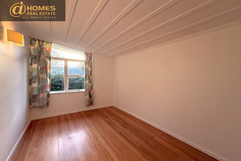 Photo of property in 14 Riverview Road, New Lynn, Auckland, 0600