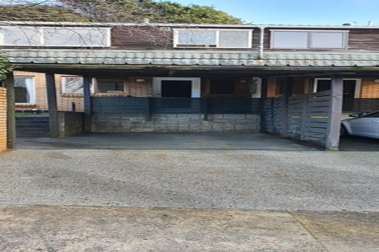 Photo of property in 95 Churton Drive, Churton Park, Wellington, 6037