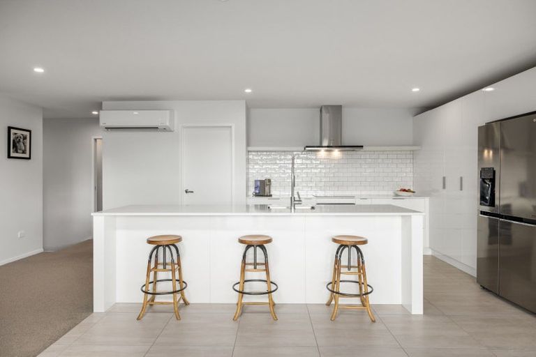 Photo of property in 49ra Oceana Drive, Welcome Bay, Tauranga, 3175