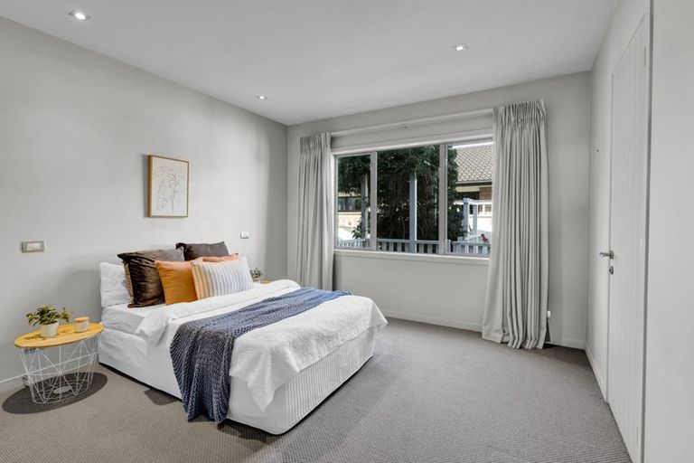 Photo of property in 1 Gleneagles Way, Waiwhakaiho, New Plymouth, 4312