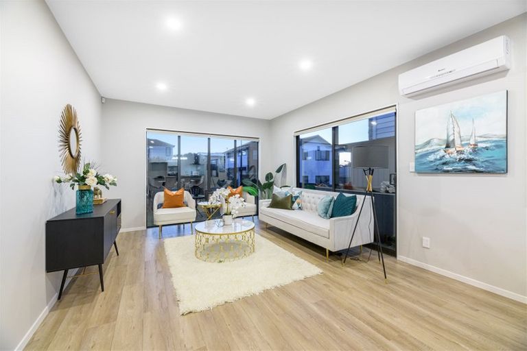 Photo of property in 18 Kano Way, Hobsonville, Auckland, 0616