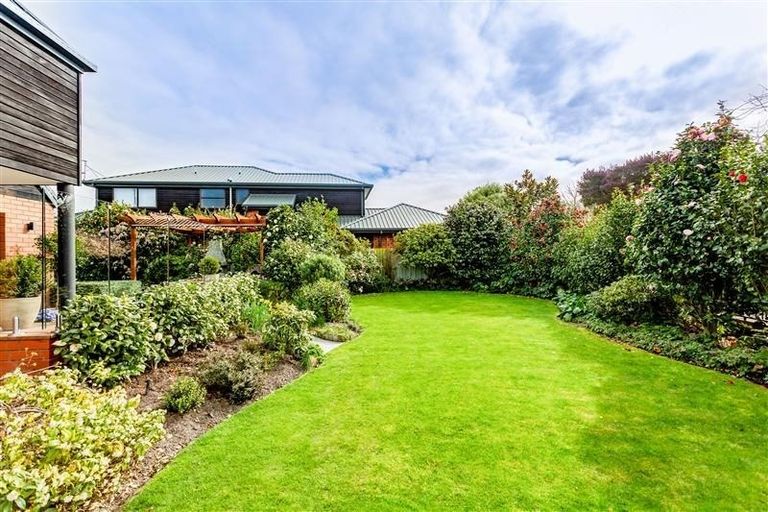 Photo of property in 8 Dorfold Mews, Avonhead, Christchurch, 8042