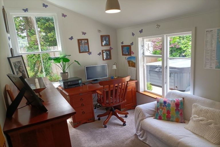 Photo of property in 17 Fernhill Terrace, Wadestown, Wellington, 6012