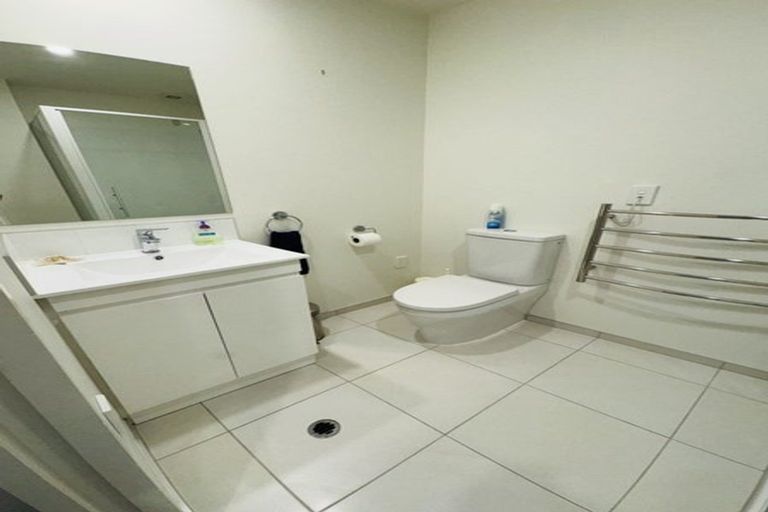 Photo of property in Terrace Garden Apartments, 14e/120 The Terrace, Wellington Central, Wellington, 6011