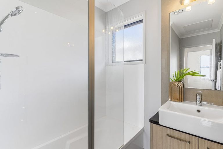 Photo of property in 16 Hirimate Place, Flat Bush, Auckland, 2019
