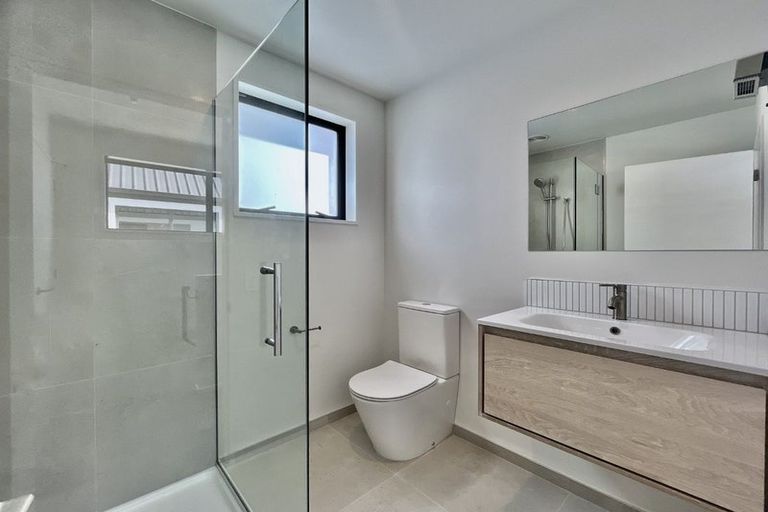 Photo of property in 2/10 Surrey Street, Linwood, Christchurch, 8062