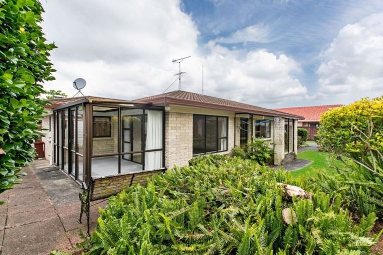 Photo of property in 6 Youngs Road, Papakura, 2110