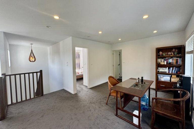 Photo of property in 31a Wairau Road, Forrest Hill, Auckland, 0627