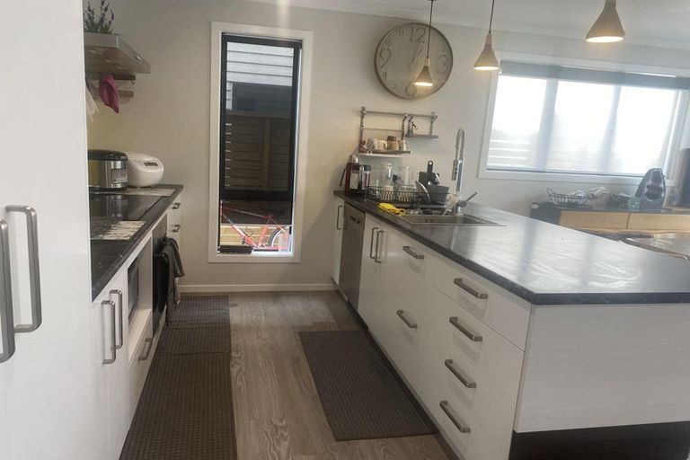 Photo of property in 91b Whites Line East, Waiwhetu, Lower Hutt, 5010