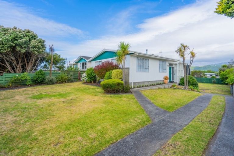 Photo of property in 14 Hollis Road, Paraparaumu Beach, Paraparaumu, 5032