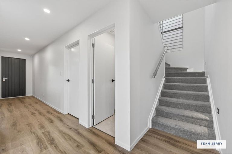 Photo of property in 25b Jandell Crescent, Bucklands Beach, Auckland, 2014