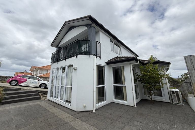 Photo of property in 18 Harrowglen Drive, Northcross, Auckland, 0632