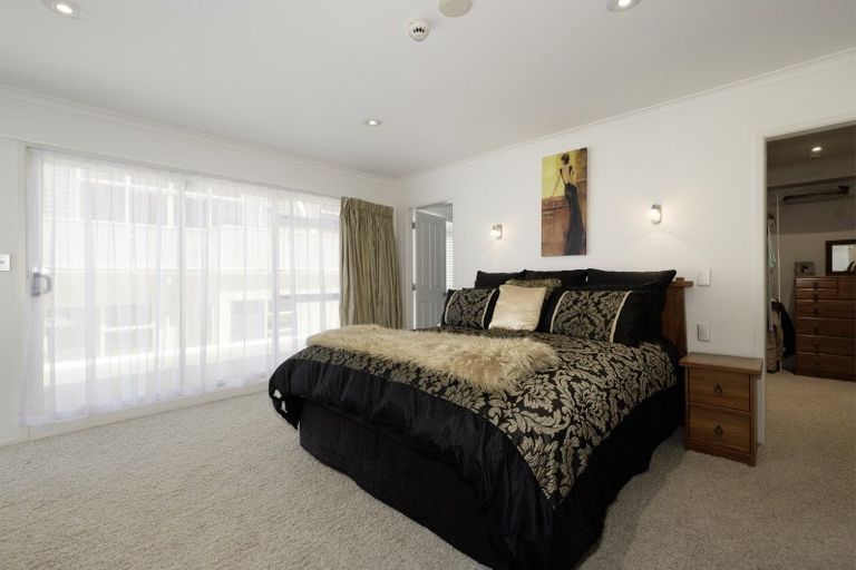 Photo of property in 45 Marine Parade, Mount Maunganui, 3116