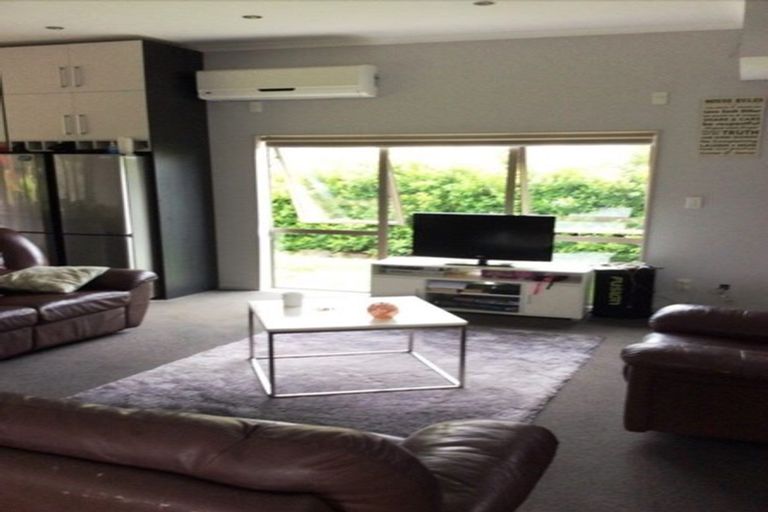 Photo of property in 27 Edgewood Way, Henderson, Auckland, 0612