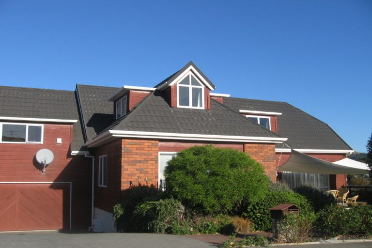 Photo of property in 35 Saunders Close, Whitby, Porirua, 5024