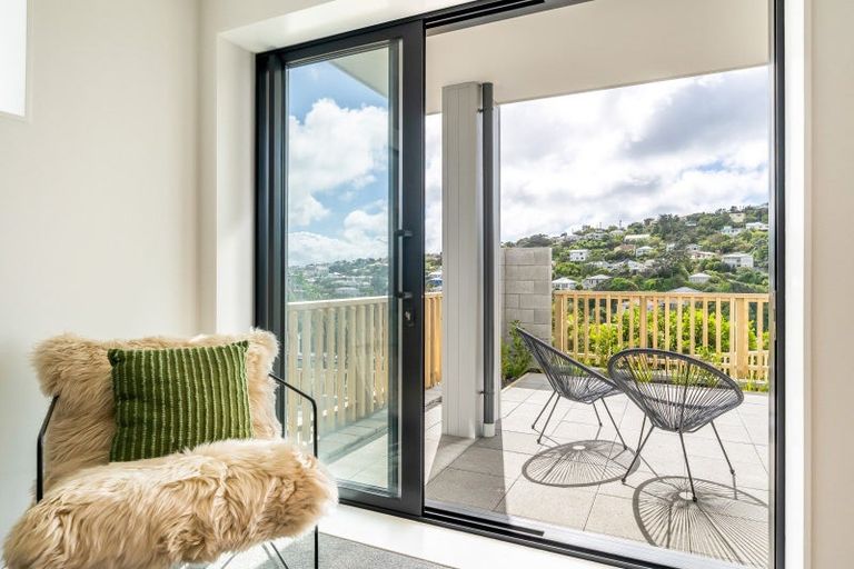 Photo of property in 69u2 Tiketike Way, Brooklyn, Wellington, 6021