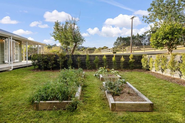 Photo of property in 1223 Old North Road, Helensville, 0875