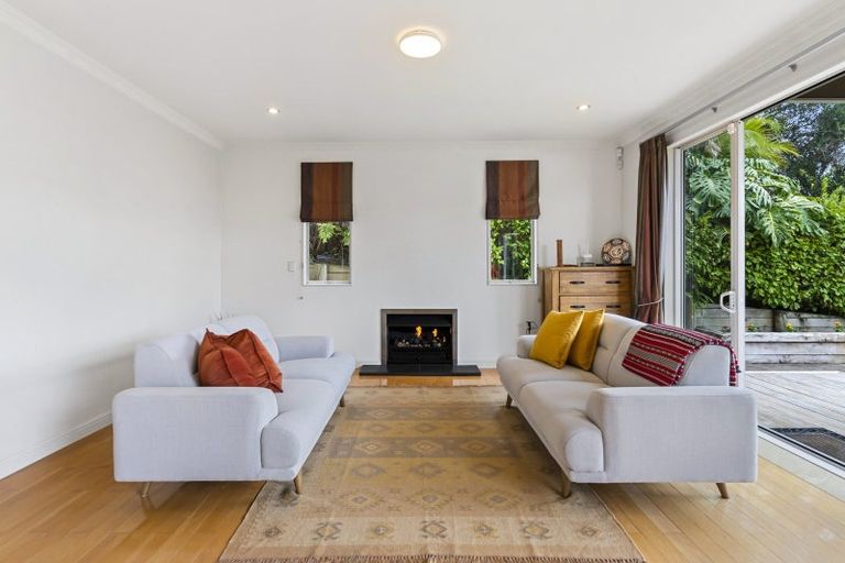 Photo of property in 5 Houhere Close, Albany, Auckland, 0632