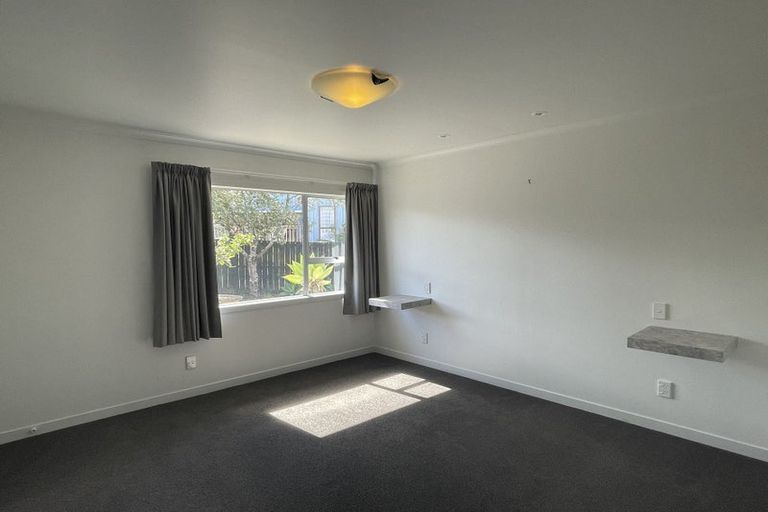 Photo of property in 10 Truscott Place, West Harbour, Auckland, 0618