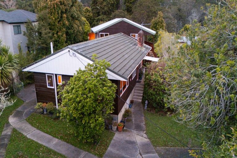 Photo of property in 24 Kaurilands Road, Titirangi, Auckland, 0604