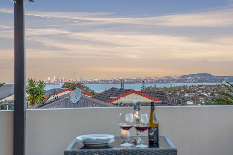 Photo of property in 22a Van Dyke Place, West Harbour, Auckland, 0618