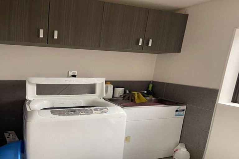 Photo of property in 43 Renata Crescent, Te Atatu Peninsula, Auckland, 0610