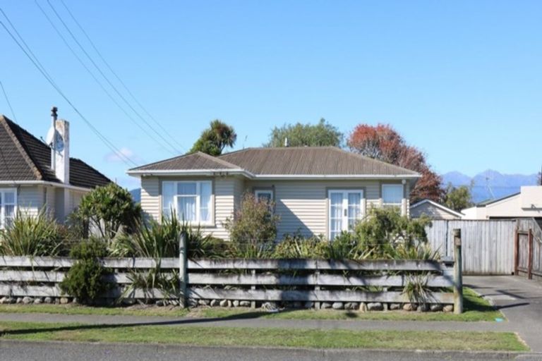 Photo of property in 90 Tiro Tiro Road, Levin, 5510