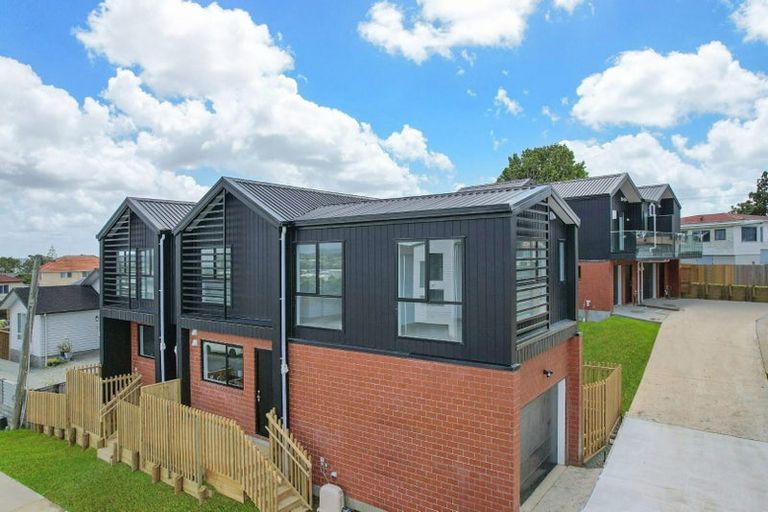 Photo of property in 6/233 Great North Road, Henderson, Auckland, 0612