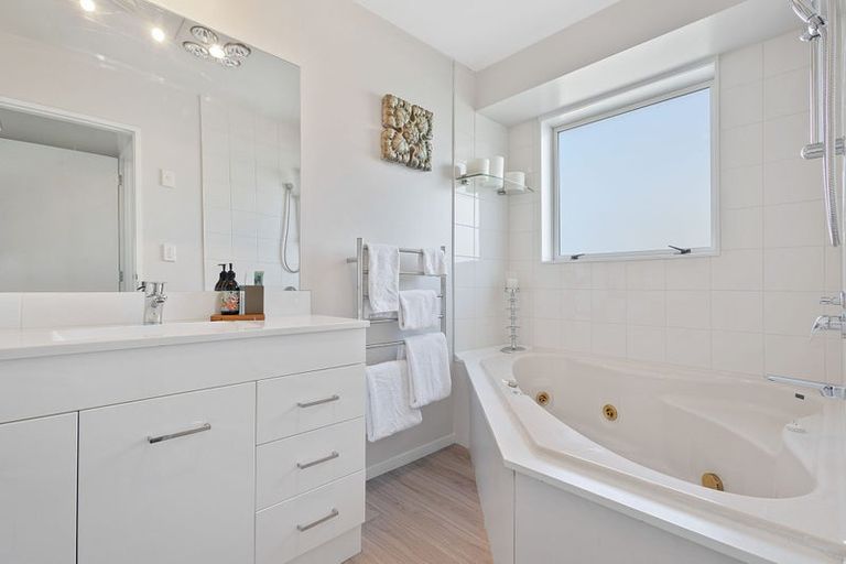 Photo of property in 18 Mcdougal Place, Kaiapoi, 7630