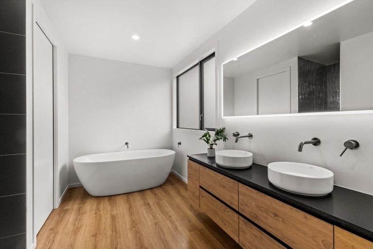 Photo of property in 87 Oak Road, Poraiti, Napier, 4112