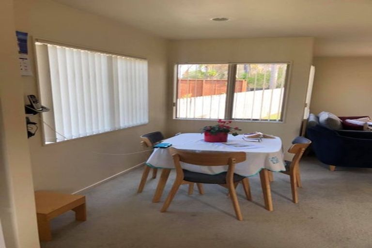 Photo of property in 9 Graham Collins Drive, Windsor Park, Auckland, 0632