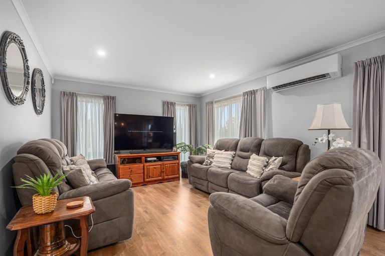 Photo of property in 5 Minerva Avenue, Helensville, 0800