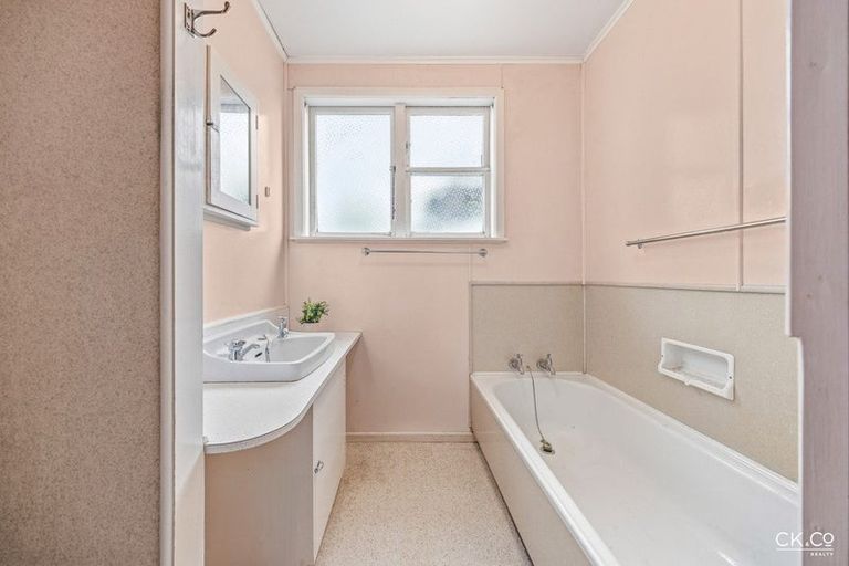 Photo of property in 2/49 Garden Road, Avalon, Lower Hutt, 5011