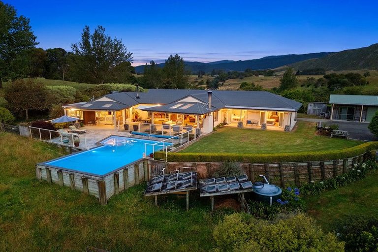 Photo of property in 101 Forest Lakes Road, Otaki, 5583