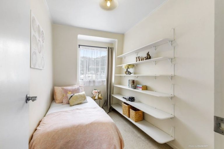 Photo of property in 100f7 Lyall Parade, Lyall Bay, Wellington, 6022