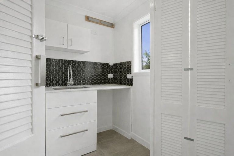 Photo of property in 1/29 Gloria Avenue, Te Atatu Peninsula, Auckland, 0610