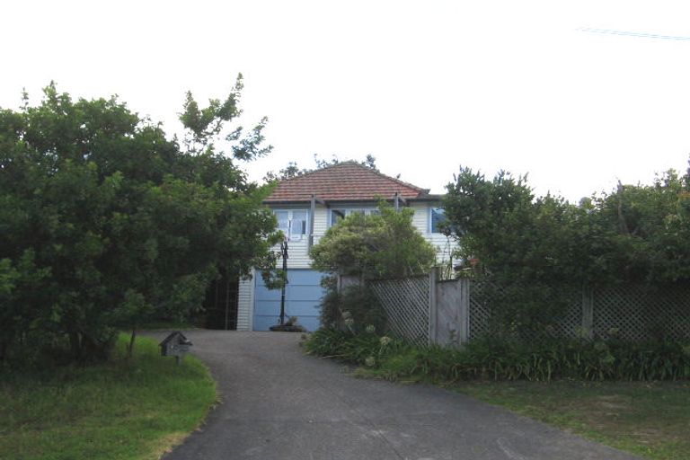Photo of property in 2/31 Commodore Parry Road, Castor Bay, Auckland, 0620