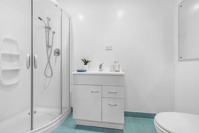 Photo of property in 100 Larsen Crescent, Tawa, Wellington, 5028