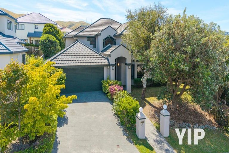 Photo of property in 6 Derry Hill, Churton Park, Wellington, 6037