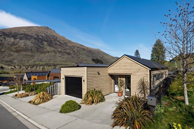 Photo of property in 2 Huxley Place, Lake Hayes, Queenstown, 9304