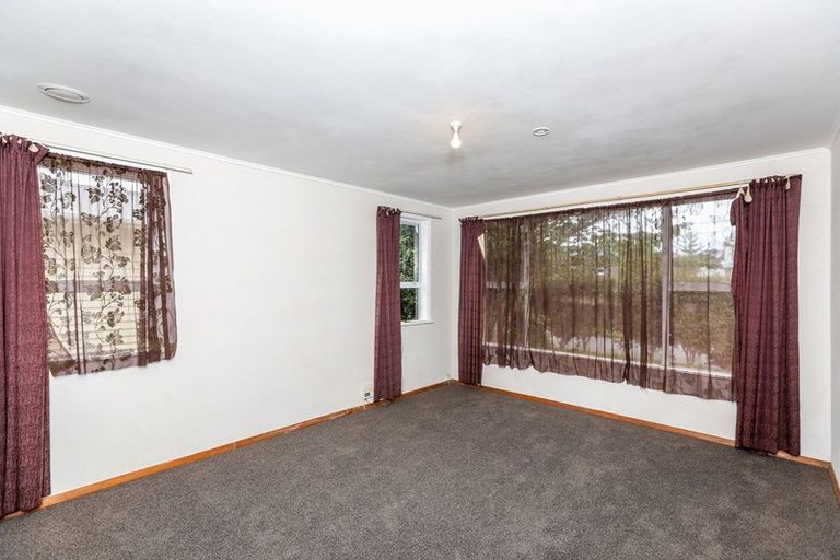 Photo of property in 19 Rospeath Crescent, Spotswood, New Plymouth, 4310