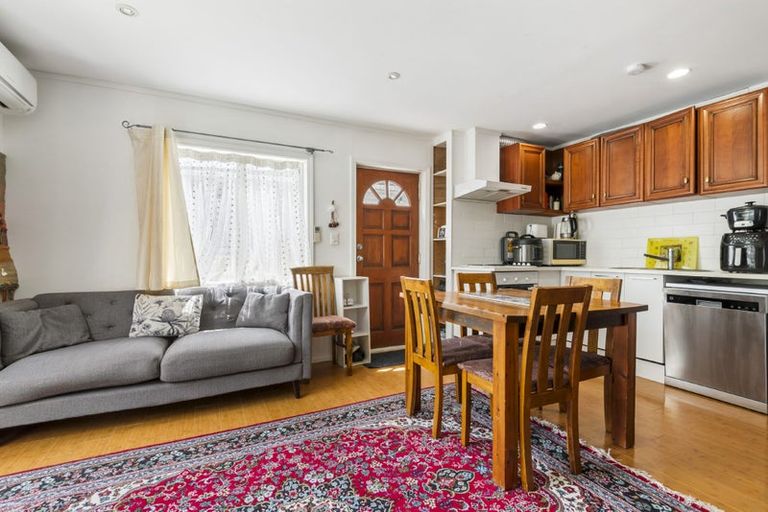Photo of property in 5 Saddleback Rise, Murrays Bay, Auckland, 0630