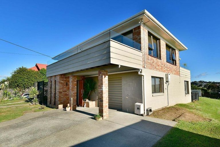 Photo of property in 18 Melandra Road, Stanmore Bay, Whangaparaoa, 0932