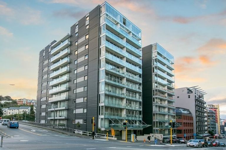 Photo of property in Montreaux Apartments, 2a/164 The Terrace, Wellington Central, Wellington, 6011