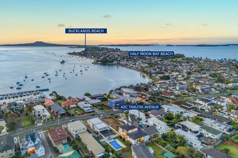 Photo of property in 42c Takutai Avenue, Half Moon Bay, Auckland, 2012
