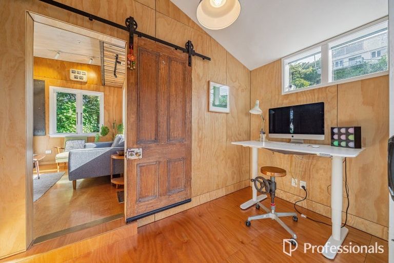 Photo of property in 20 London Road, Korokoro, Lower Hutt, 5012