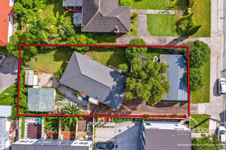 Photo of property in 210 Lake Road, Northcote, Auckland, 0627